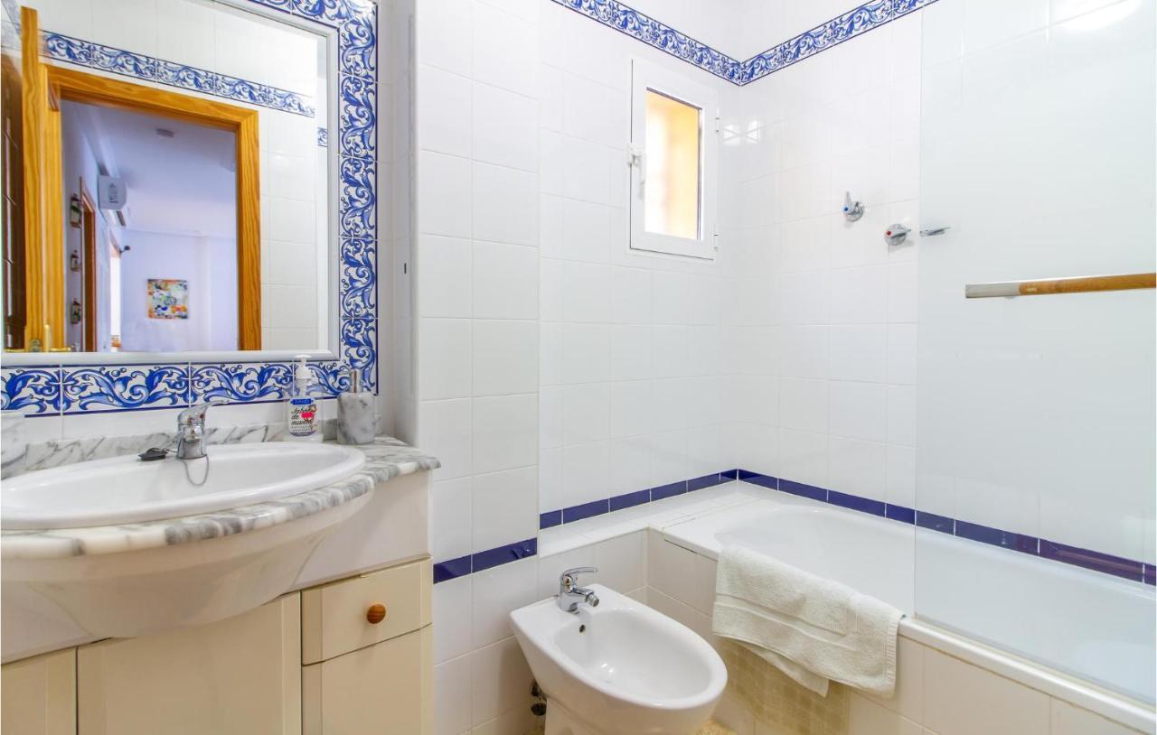 4 Bedroom Cozy Home In Pilar De La Horadada Buitenkant foto